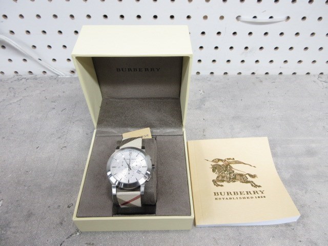 BURBERRY CITY LEATHER STRAP NOVA WATCH image 3