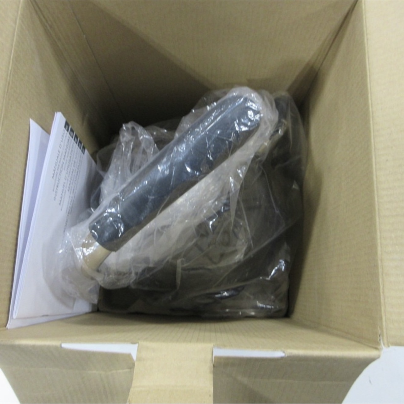 SMEG 2.4QT Whistling Stovetop Kettle image 3