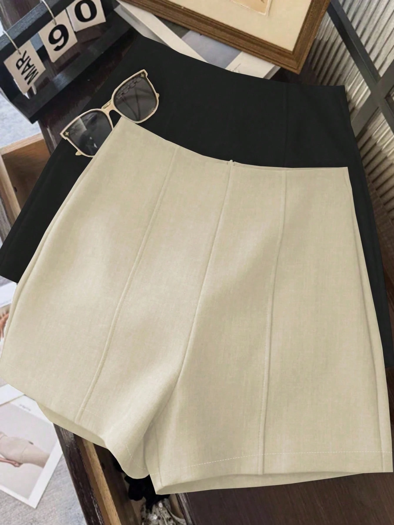 Minimalistic, linen ,high waist ,super shorts, zipper closure image 2